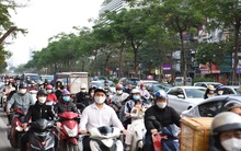 Giao thông nội đô Hà Nội cận Tết, mật độ xe cộ dày đặc nhưng không ùn tắc