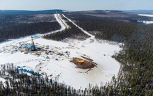 Nghịch lý cay đắng của siêu cường khí đốt: Xuất khẩu năng lượng hàng đầu thế giới nhưng để người dân ‘đốt rác sưởi ấm’, hít khói độc sống qua ngày