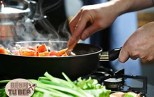 Đây là thói quen khi xào món ăn có thể gây ung thư: Hầu hết chị em nội trợ mắc phải mà không hay biết