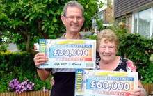 Đính hôn gần 30 năm nhưng không có tiền làm đám cưới, cặp đôi trúng số 2,4 tỷ