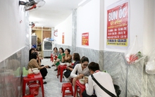 Hàng bún 35 năm, mỗi ngày bán hơn một tạ ốc ở phố cổ Hà Nội