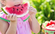 Khi ăn cơm, nếu con có các biểu hiện này, tương lai đa phần sẽ khó thành việc lớn: IQ kém đáng buồn, nhưng EQ kém còn tệ hại hơn