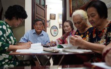 Thăm lớp học tiếng Anh đặc biệt của các cụ già ở Hà Nội