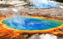 Tại sao mặt nước hồ trên thế giới lại có màu sắc đa dạng đến thế?