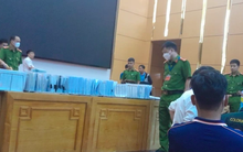 Công an niêm phong 400 bộ hồ sơ tại cuộc đấu giá 52 lô đất ở Phú Thọ