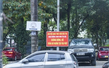 Công viên Tuổi Trẻ (Hà Nội) bị hàng quán đua nhau “xẻ thịt”