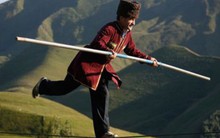 Ngôi làng kỳ lạ, nơi duy nhất mọi người đều có thể đi trên dây