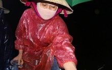 Đội đèn săn đặc sản 'kinh dị', nông dân kiếm tiền triệu mỗi đêm