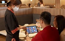 Từ lời đồn "nhân viên Haidilao giải bài tập tiếng Ý hộ khách" đến những cuộc "thay áo" ngành F&B hậu Covid