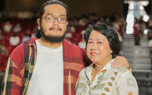 Người phụ nữ 59 tuổi đỗ đại học cùng con trai