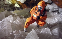 Hang động bí ẩn ở Mexico chứa đầy những viên pha lê trắng