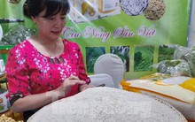 Giá gạo Việt Nam tăng vượt Thái Lan, gạo 100% tấm 'cháy' hàng