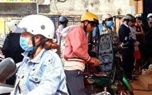 Chen nhau đổ xăng ở Bình Phước, tạp hóa ‘hét’ mỗi lít 30.000 đồng