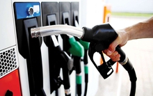 Giá xăng tăng tiếp hơn 400 đồng/lít