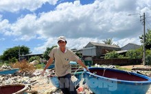 Bờ biển Quảng Ngãi ngập rác thải gây ô nhiễm