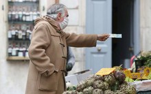 Cuộc sống ở nơi có mức lạm phát cao nhất châu Âu: Săn lùng hàng giảm giá, chi tiêu cẩn trọng hơn