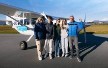 Đẳng cấp nhà giàu: Gia đình tự lái máy bay riêng đi du lịch vòng quanh thế giới