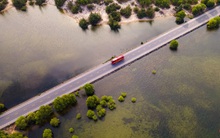 Những hồ nước tuyệt đẹp giữa "sa mạc" cát sau mùa lũ