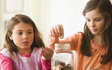 3 kiểu tiết kiệm cần sửa nếu không muốn con trở thành đứa trẻ ích kỷ