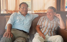 Phục vụ cho người giàu 25 năm, anh chàng bất ngờ được thừa kế 6 tỷ đồng từ vị khách quen: Tiền tiêu rủng rỉnh nhưng quyết không nghỉ việc