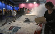 Người biểu tình tấn công tác phẩm nghệ thuật trị giá 59 triệu USD của danh họa Warhol