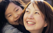 Con gái sợ hãi vì làm em ngã, mẹ có cách xử lý tinh tế thay đổi cả cuộc đời con