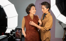 Người già Trung Quốc 'hết thời' trông cháu, dọn nhà: Hàng ngày quay TikTok, đọc rap và kiếm cả trăm nghìn đô sau mỗi lần livestream