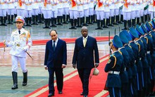 Chủ tịch nước Nguyễn Xuân Phúc đón, hội đàm với Tổng thống Uganda