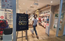 Giảm giá tới 80% trước ngày Black Friday, nhiều người vào xem rồi bỏ đi