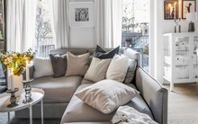 Căn hộ 54m2 ấn tượng với ban công nối từ phòng khách sang phòng ngủ