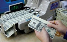 Giá USD ‘chợ đen’ cao ngất ngưởng