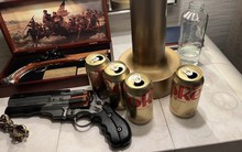 Hình ảnh tủ đầu giường gây bão của Elon Musk