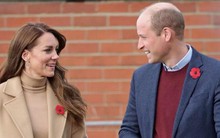 Lý do Hoàng gia Anh cài hoa anh túc trên ngực