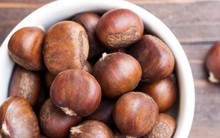 Hạt dẻ là món khoái khẩu mùa đông tuy nhiên ăn không đúng cách có thể gây độc cho cơ thể