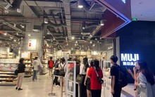 Giải mã sức hút chiếc gối ôm đang được giới trẻ săn đón: “Cháy hàng” chỉ sau 10 phút bày bán, muốn mua được phải xếp hàng từ sớm