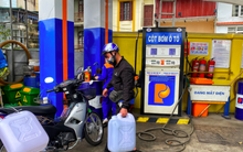 Cần hiểu đúng về quy định xử phạt bán xăng dầu qua thùng, can, chai... trong Nghị định 99 của Chính phủ