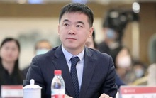 Người đàn ông trải thảm nằm sàn, mượn tiền dưỡng già của mẹ để khởi nghiệp, đến khi trở thành tỷ phú vẫn chỉ mặc vài cái áo cũ, nói không với siêu xe, hàng hiệu