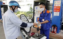Nhiều cửa hàng tại Hà Nội hết xăng dầu: Người dân dồn về các cây xăng của Petrolimex