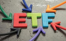 Chớp thời cơ mua chứng khoán Việt Nam với giá rẻ, hàng nghìn tỷ đồng đổ vào thị trường qua các quỹ ETF