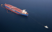 Có tới 20 triệu thùng dầu đang lênh đênh ngoài biển, EU đổ lỗi cho quốc gia này là nguyên nhân gây ra sự tắc nghẽn trên