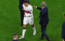 HLV Bồ Đào Nha: 'Tôi không hối hận vì để Ronaldo dự bị'