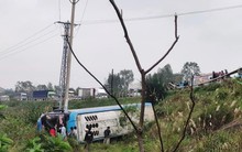 Xe khách lật xuống vệ đường sau khi đâm đối đầu xe con trên đường tránh TP. Đồng Hới