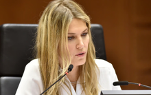 Đóng băng tài sản toàn bộ gia đình Phó Chủ tịch Nghị viện Châu Âu