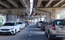 Hà Nội: Cầu vòm 65 tỷ đồng dành cho xe máy biến thành bãi đỗ ô tô, nơi đổ rác