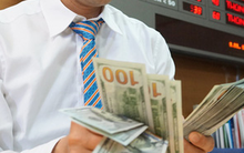 Bất ngờ giá USD cuối năm, kiều hối đổ về mạnh