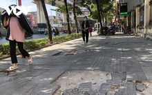 Hà Nội yêu cầu làm rõ nguyên nhân đá lát vỉa hè vỡ nát sau thời gian ngắn sử dụng