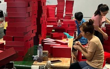 Độc, lạ hộp quà Tết thiết kế riêng