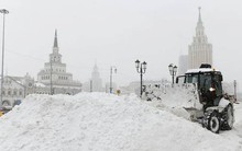 Giao thông Moscow rối tung vì tuyết rơi kỷ lục