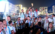 Argentina vô địch, Messi và đồng đội lên xe buýt 2 tầng rước cúp khắp phố Qatar