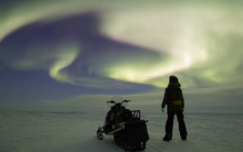 Cuộc sống người dân vùng đất hai tháng liền không Mặt Trời: Chai nước khoáng đắt gấp 8 lần, túi bột giặt giá hơn 2 triệu đồng